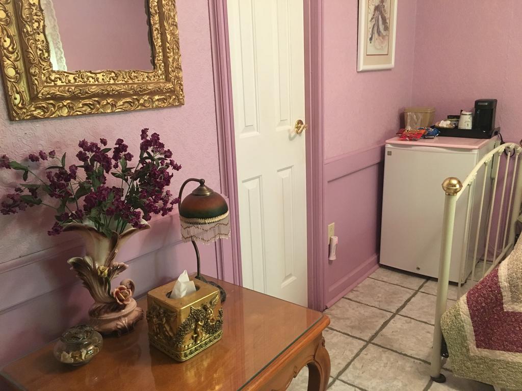 Shady Lady Bed And Breakfast Scottys Junction Εξωτερικό φωτογραφία